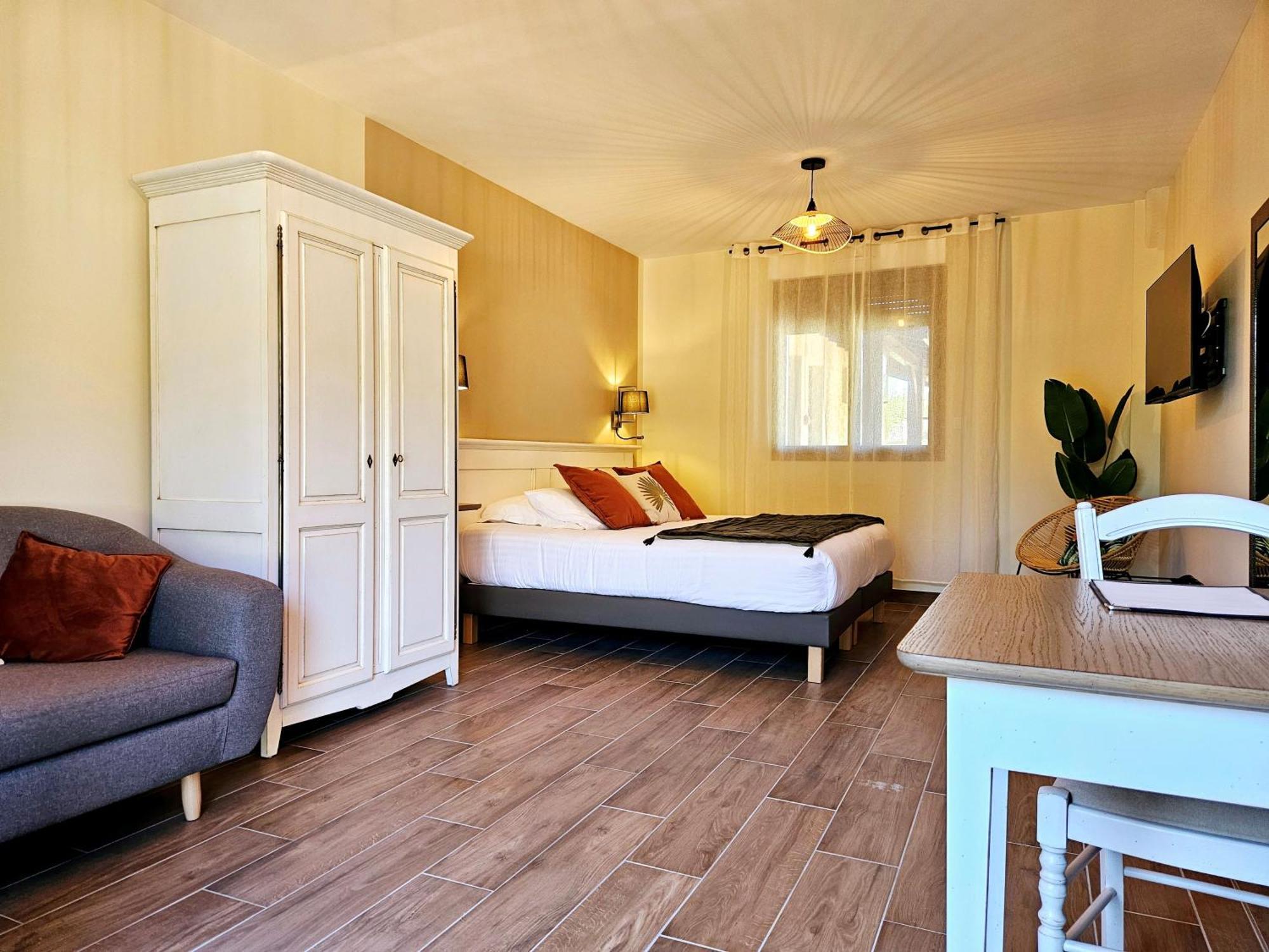 Domaine De La Rhonie 3*
